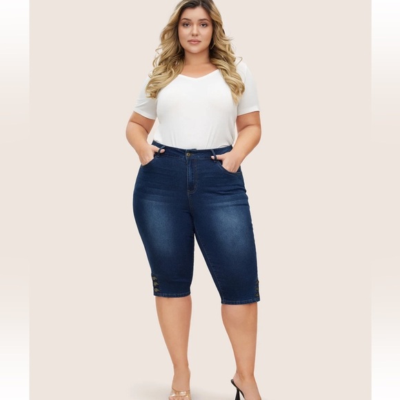 BloomChic High stretch Dark Wash Button Hem Cropped Jeans us 10 - Picture 4 of 7